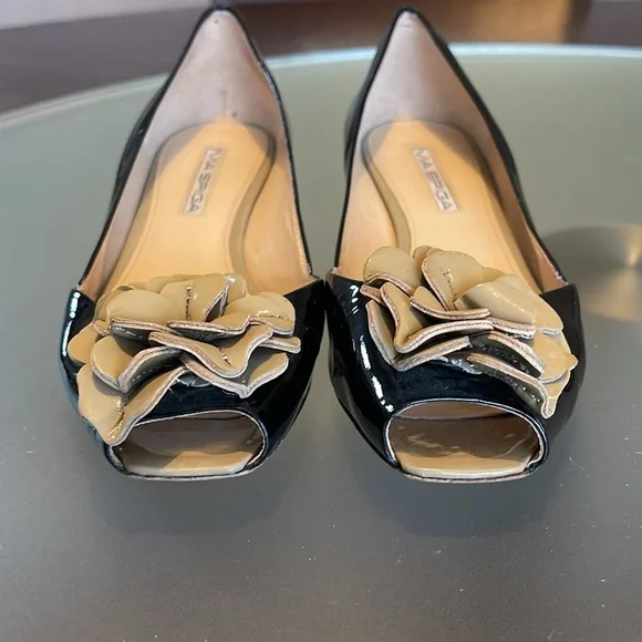 VIA SPIGA | Black Patent Leather Peep Toe with Camellia Flower - sz 7 - Picture 3 of 9